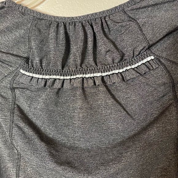 Lululemon Run Wild Short Sleeve Tech Top 4 Gray Ruffle Workout Athletic Gym - Picture 9 of 10